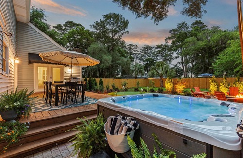 Whitemarsh Island House | Serene Southern Retreat Beneath Spanish Moss-Draped Oaks: Backyard Oasis + 5TVs