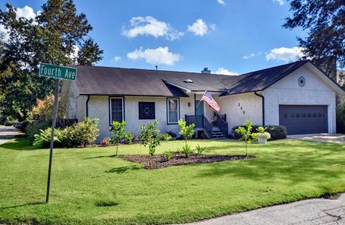 Saint Simons Island House | Serenity Lake Cottage