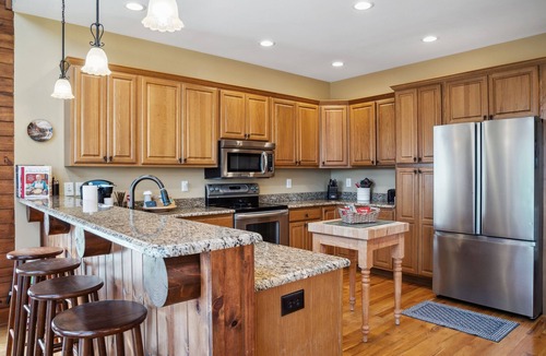 Serenity Bay Cabin | Serenity Lodge on Keowee with Boat Slip access