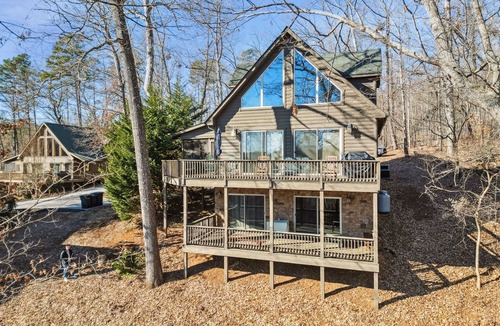 Serenity Bay Cabin | Serenity Lodge on Keowee with Boat Slip access