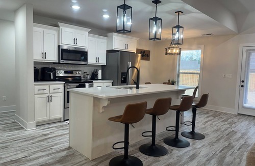 Jackson House | Serenity Lounge NEW-FRESH-MODERN HOUSE With TVs in All rooms