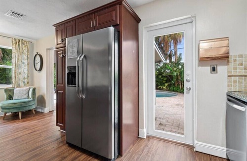 Beachway Estates House | Serenity Tiki Beach House | King Size Bed!