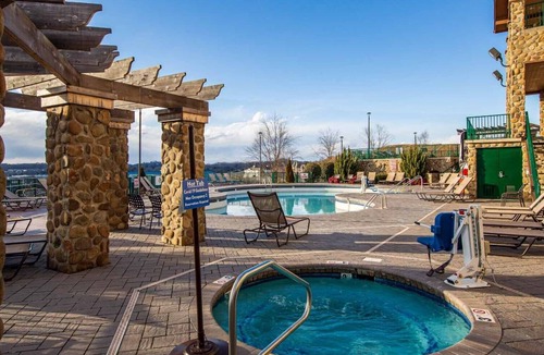 Sevierville Condo | Sevierville | Pool & Mountains | 3BR Condo Sleeps 10