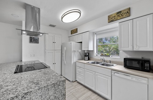 North Palm Beach House | Ship To Shore-Close to Beach