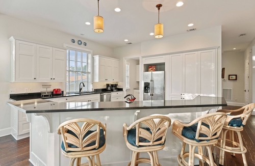 East Beach House | Shore am Happy located at the 8th Street Beach Entrance, sleeps 12 w/large Pool