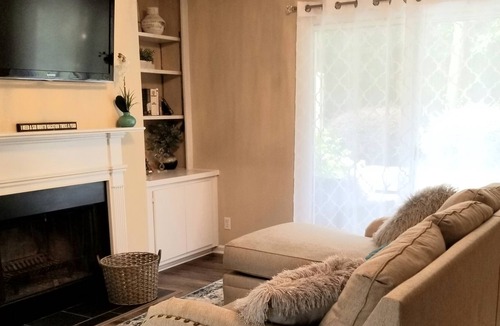 Saint Simons Heights Condo | Short stay or winter away - this is the place for you!