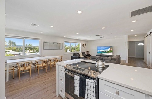 Riviera Beach Apartment | Singer Island Bliss: 4BR Retreat