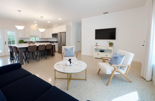 Eastview Manor Apartment | Single-Level 3BR Near Beach | Patio + Parking
