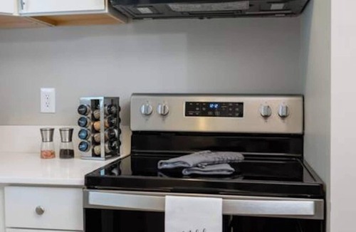 Montgomery Apartment | Skip the hotel. Stay 4 min from Maxwell, walk to downtown & Civil Rights landmarks, and bring your dog.