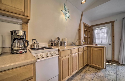 Almond Apartment | ‘Sky Loft’ Bryson Studio: 1 Mi From Fontana Lake!