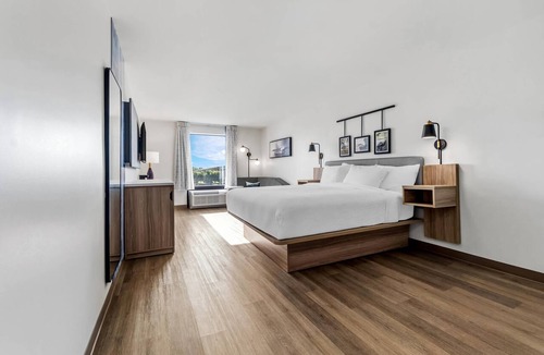 Savannah Hotel | Sleep Inn & Suites Savannah Tennessee Riverfront