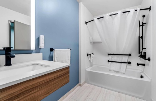 Savannah Hotel | Sleep Inn & Suites Savannah Tennessee Riverfront