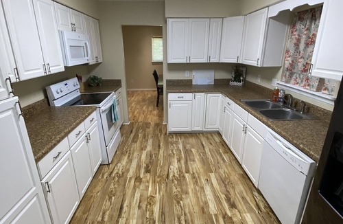 Fortson House | Sleeps 10, 5 Bedroom Home, Peaceful Neighborhood w/Community Pool Access