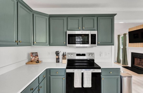 Spring Hill House | Sleeps 10, Putt Putt Course, Arcades & Cul-de-sac