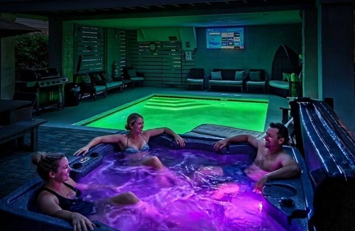Folly Field House | Sleeps 27 | Heated Pool & Hot Tub | 3D Theater | Hurricane Simulator | Walk to Beach