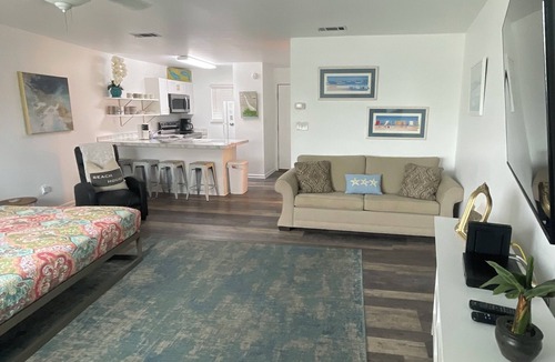 Seagrove Beach Condo | Snowbird Haven: beach condo less than 1 mile from Seaside