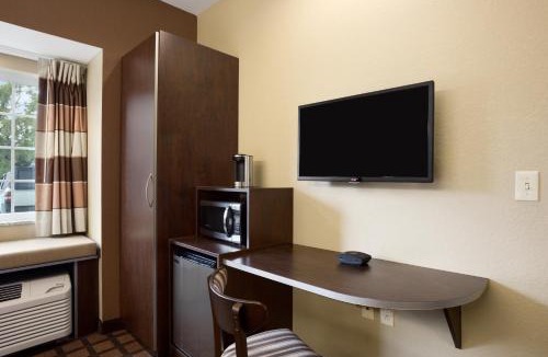 White Hall Hotel | Sonesta Essential Fairmont