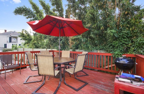 Esplanade Ridge Apartment | Sophisticated Styled Apartment 20% Monthly Rates