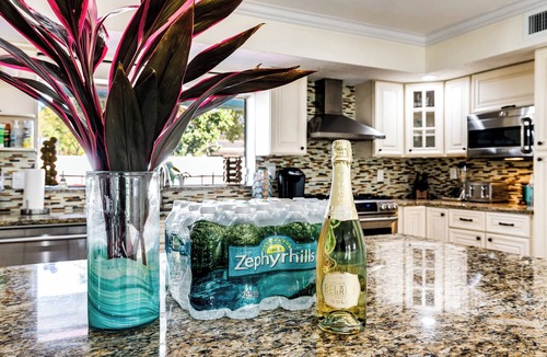 Harbor Village House | South Beach Retreat, Florida: Amazing Pool-Saltwater Heat,4BR, King Bed,5 Stars