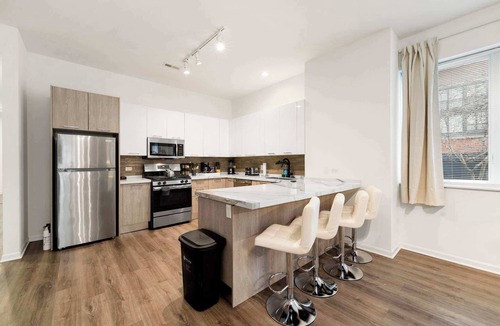 Near South Side House | South Loop · 3 Kings · Steps from McCormick Place