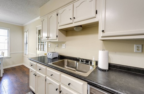 Southaven House | Southaven Vacation Rental ~ 10 Mi to Graceland!