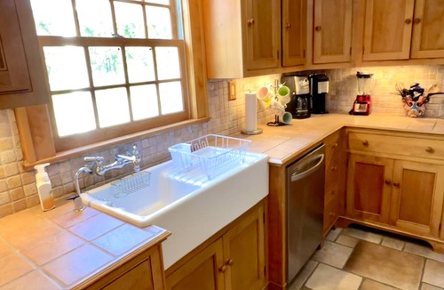 Laurel House | Southern Charm 1 - 5 minutes to downtown Laurel.