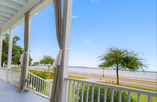 Old Town House | Southern Charm on the Coast. Sleeps 14
