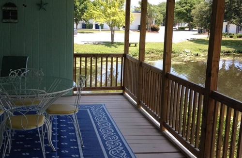Garden City Cottage | SOUTHERN COMFORT ON LAKE !