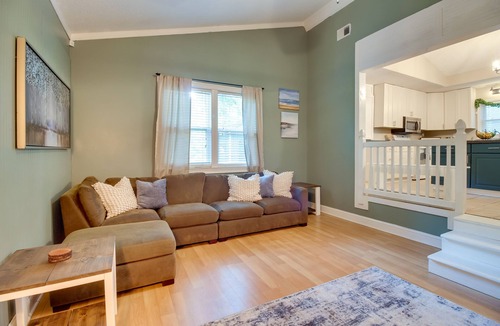 Eden House | Southern Escape in Guyton: Private Yard & Hot Tub!