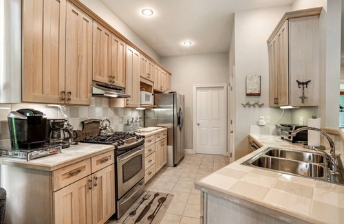 Abita Springs House | Southern Oaks Guest House Downtown Historic Abita Springs. No Car Needed!