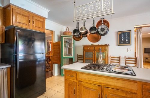 Cleveland House | Southwind - Beautiful Country Estate with Private Pond and Pool