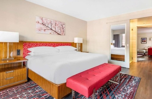 West End Hotel | Spacious 1BR King Stay| Free Breakfast, Kitchenette & Indoor Pool Access