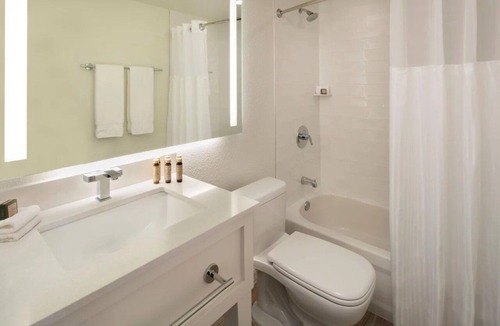 Islamorada Resort | Spacious 1BR Suite w/Kitchenette, Outdoor Pool, Free Parking & Pet Friendly