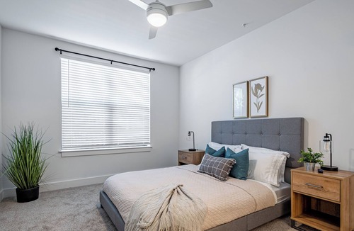 Downtown Apartment | Spacious 2-Bed, 2-Bath Oasis Retreat near Walkable Dining