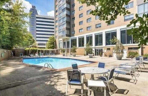 Downtown Atlanta Condo | Spacious 2 Bed Condo with City View