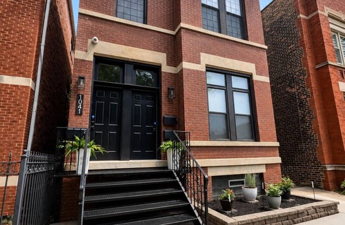 Tri-Taylor Apartment | Spacious 2BR - 10 mins from Downtown