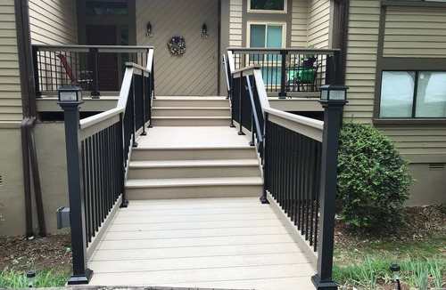 Salem Condo | Spacious 2BR/2.5 BA condo steps to lake, DOG FRIENDLY!