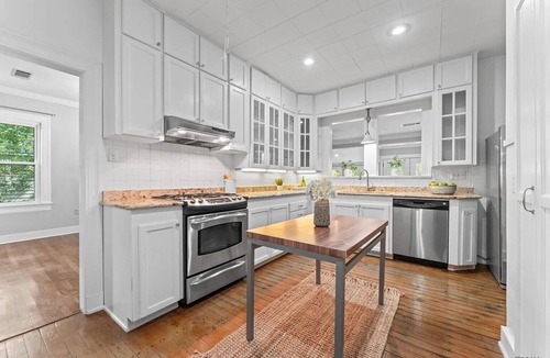 Highlands - Perkins House | Spacious 3 bedroom home 2 blocks to LSU Lakes.