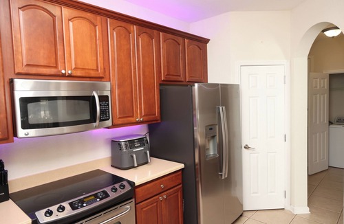 Williamsburg Condo | Spacious 3BD Getaway 5 Star Resort Free Parking Across From Universal Orlando