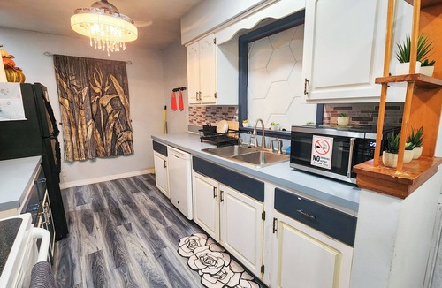 Buechel House | Spacious 3BD Luxury Stay