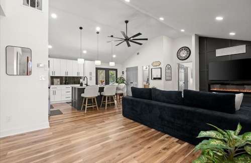 Belvedere Park House | Spacious 3BR 3BA Home Modern Renovation