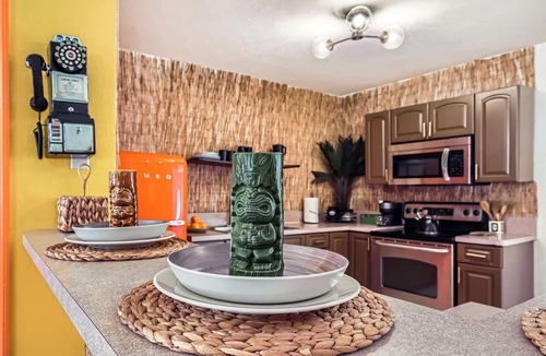Poiciana Park II House | Spacious 3BR Tropical Retreat - W/Hot Tub Near Beach, Downtown & Airport