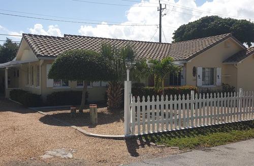 Riviera Beach House | Spacious 4-bedroom house with boat parking in amazing West Palm Beach : AC, WiFi