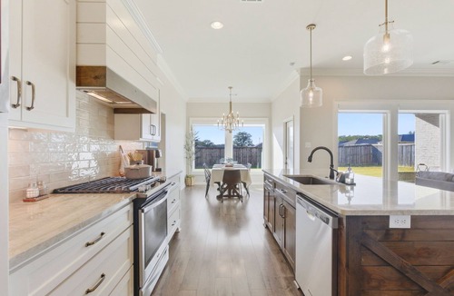 Ferndale House | Spacious 4-bedroom house with an office and fitness area in Alexander
