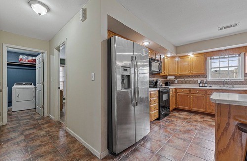 Jonesboro House | Spacious 4-bedroom house in Jonesboro with Highspeed WiFi