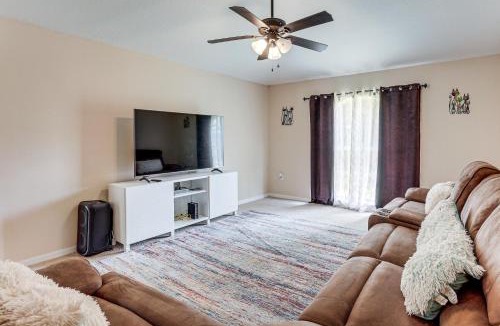 Deltona Lakes House | Spacious 4BR Home in Deltona w/Screened Porch!