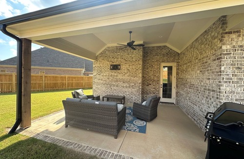 Oxford House | Spacious 5-bedroom, 3.5-bath home in Oxford: 4 miles from The Square!