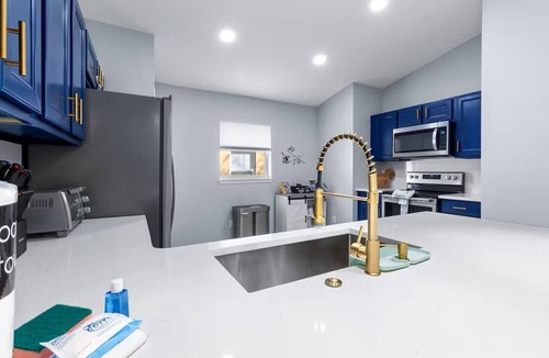 Sandy Ridge House | Spacious 5-bedroom Family Escape - Disney - Private Pool - BBQ