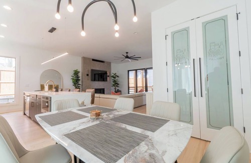 Inman Park House | Spacious 5-Bedroom home w/Free Parking, Rooftop Deck 5 minutes from DT Atlanta