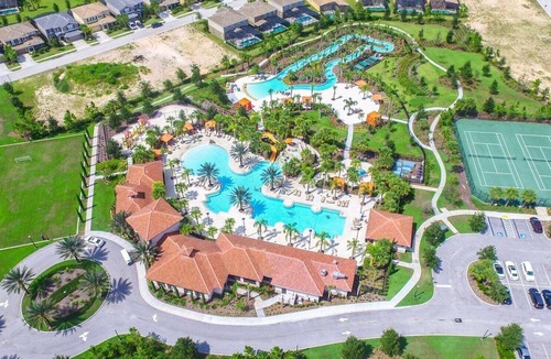 Loughman House | Spacious 5-Bedroom Villa with Private Pool in Davenport